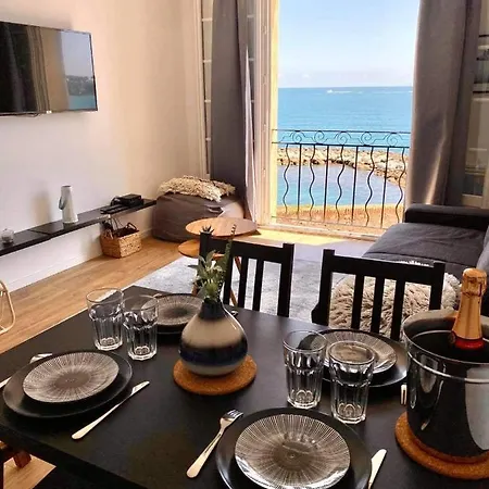 Amazing Renovated Flat Sea Front Old Town אנטיב
