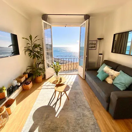 Amazing Renovated Flat Sea Front Old Town אנטיב